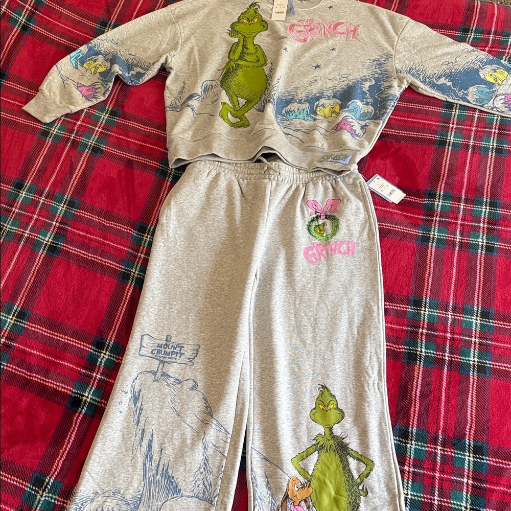 Grinch Graphic Women's Sweatshirt and Sweatpants